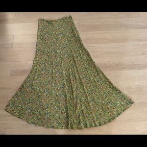 Beautiful flowing skirt in delicate floral print